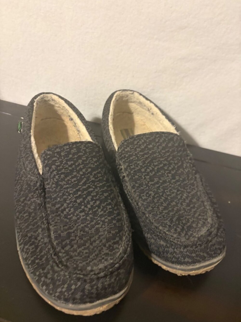 Minnetonka Mens Slip-On Loafers 11M Black/Gray Knit Upper Faux Shearling Lining